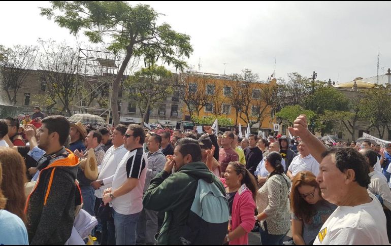 De acuerdo con cifras de los bomberos tapatíos, a la manifestación acudieron aproximadamente dos mil 700 personas. EL INFORMADOR/N. MARTÍN DEL CAMPO