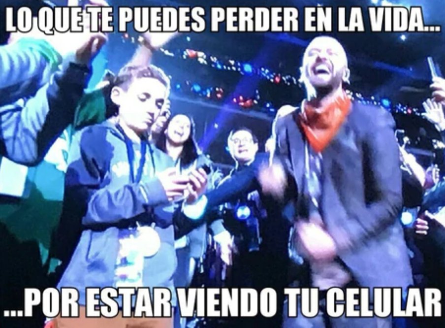 La reacción de este chico durante la presentación del cantante Justin Timberlake fue de lo más comentado entre los memes. TWITTER