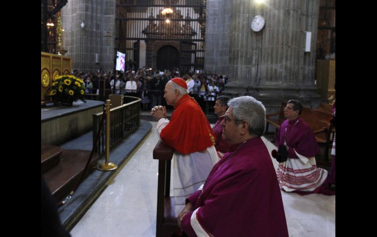 Aguiar Retes ingresó al recinto y oró unos minutos en el Altar del Perdón. NTX / F. García