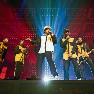 Como rey, Bruno Mars conquista Jalisco