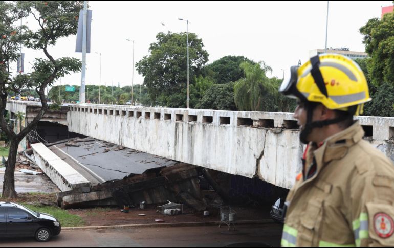 El tramo de una carretera colapsó en Brasilia, Brasil. AFP/S. Lima
