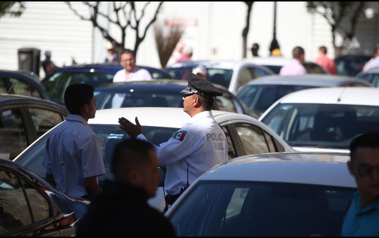 Los conductores mantienen bloqueados dos carriles de la vialidad, por lo que la circulación se torna lenta en dicha área. EL INFORMADOR/ ARCHIVO