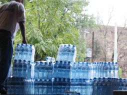 Crean botella hecha totalmente de otras botellas
