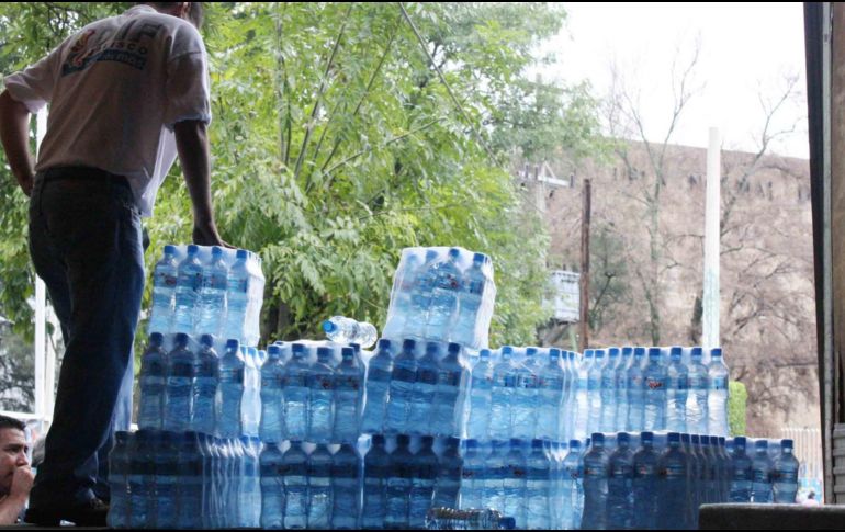 Crean botella hecha totalmente de otras botellas