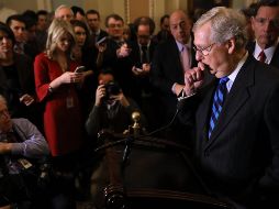 Mitch McConnell (foto) y Chuck Schumer anunciaron este martes estar cerca de sellar un acuerdo presupuestario de dos años. AFP / C. Somodevilla