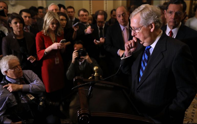 Mitch McConnell (foto) y Chuck Schumer anunciaron este martes estar cerca de sellar un acuerdo presupuestario de dos años. AFP / C. Somodevilla