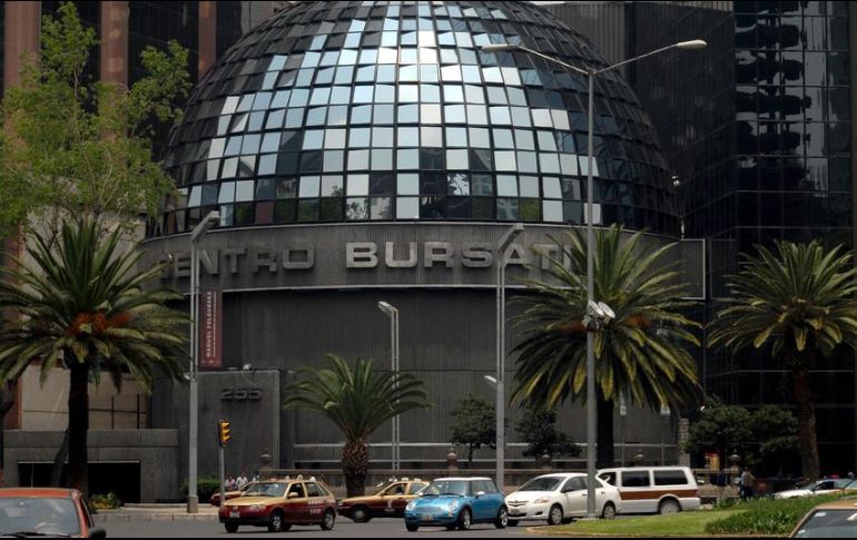 En el mercado accionario local se opera un volumen de 1.9 millones de títulos. NTX / ARCHIVO