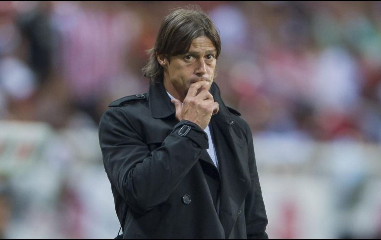 En busca de mejorar el rendimiento de Chivas. Almeyda podría contar con un elemento de apoyo en la banca. MEXSPORT / ARCHIVO