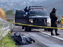 México cerró 2017 con 25 mil 339 homicidios dolosos, una cifra insólita en dos décadas que supone un aumento del 18.91 por ciento frente al 2016. EFE / ARCHIVO