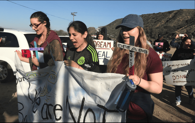 Algunos de los participantes compartieron sus historias y las de jóvenes inmigrantes que ya han sido deportados. TWITTER/ @jeanguerre