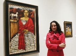 Renata Blaisten. La curadora de la muestra junto a la pieza “Autorretrato”. EL INFORMADOR/M. Vargas