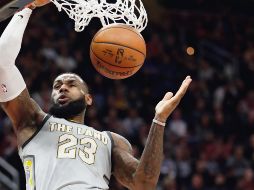 En las alturas. La estrella de los Cavaliers de Cleveland, LeBron James, percibe anualmente 85.3 millones de dólares. AP