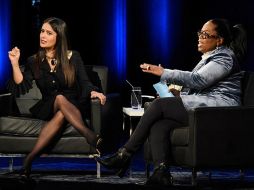 La mexican sostuvo anoche con la actriz y conductora de televisión, Oprah Winfrey, en el teatro Apollo de Harlem. ESPECIAL