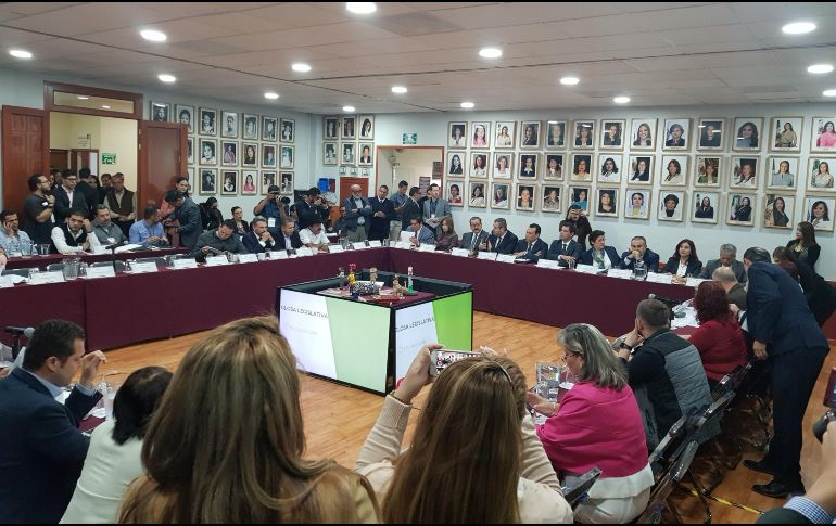 El Fiscal General, Raúl Sánchez Jiménez, refiere que el problema de inseguridad afecta a todo el país; el secretario general, Roberto López Lara, afirma que pese a todo Jalisco goza de paz social y gobernabilidad. EL INFORMADOR / R. Rivas