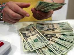 El billete verde se compra en un precio mínimo de 17 pesos. EL INFORMADOR / ARCHIVO