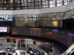 En el mercado accionario local se opera hasta el momento un volumen de 1.4 millones de títulos, por un importe económico de 42.2 millones de pesos. FACEBOOK / Bolsa Mexicana de Valores