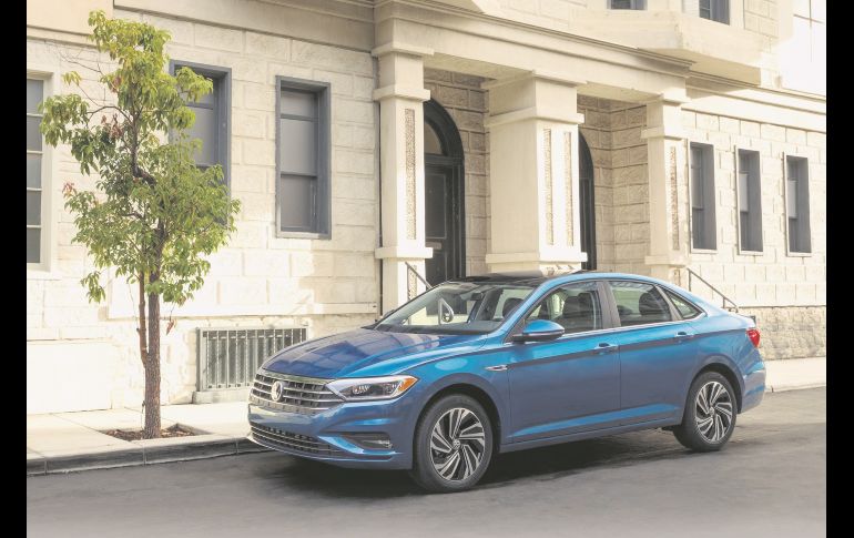 Volkswagen por fin presenta la nueva generación del Jetta, que ahora tendrá una estructura que corresponde a la denominada MQB.