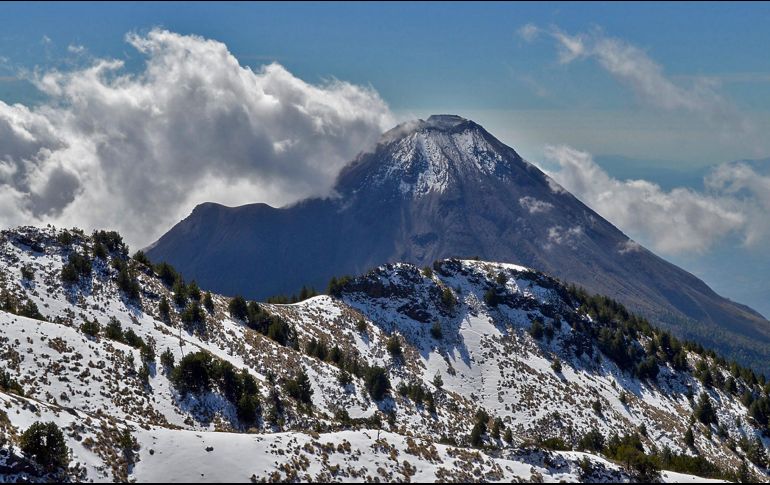 En el Nevado de Colima se presenta vientos de moderados a fuertes, lluvia, nubosidad y neblina. NOTIMEX/Archivo
