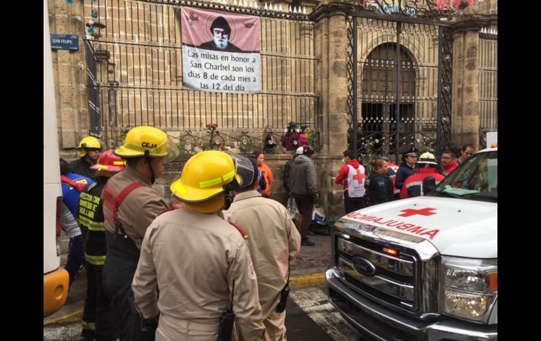 Testigos refieren que ambas unidades del transporte público, circulaban a alta velocidad. ESPECIAL/ Bomberos de Guadalajara