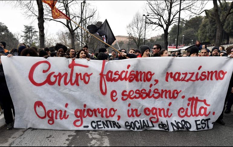 Con baja temperatura pero con sol, los manifestantes llegaron en algunos casos desde lejos para participar de un la marcha pacífica. AFP / T. Fabi