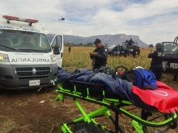 Elementos de la Fiscalía de Jalisco brindan atención a los accidentados. TWITTER / @FiscaliaJal