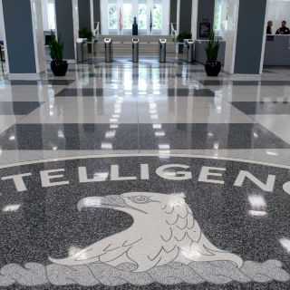 La CIA niega reporte de ruso misterioso que ofreció datos sobre Trump