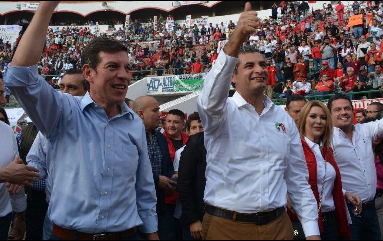 Ochoa Reza asistió a la Convención Estatal de Delegados del PRI en Jalisco. TWITTER/@EnriqueOchoaR