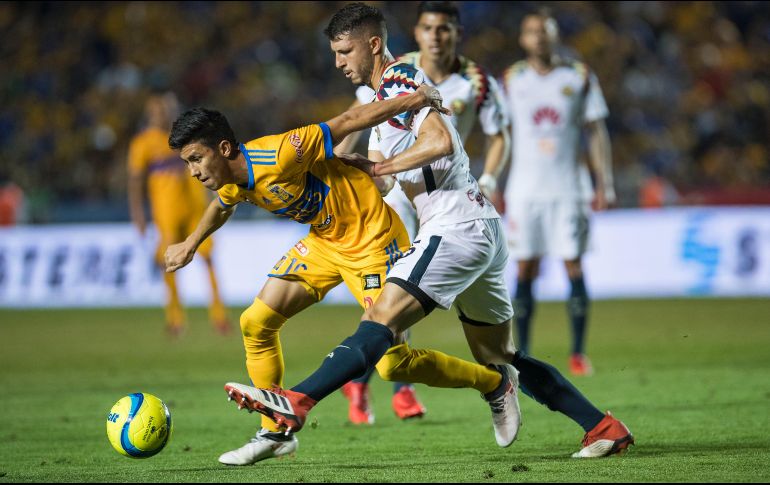 Acción del partido entre Tigres y América este sábado. MEXSPORT/J. Martínez