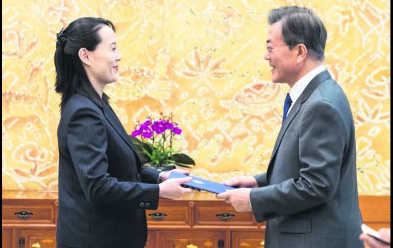 Buena voluntad. Kim Yo Jong, la hermana del dirigente norcoreano, y el presidente Moon Jae-in. EFE