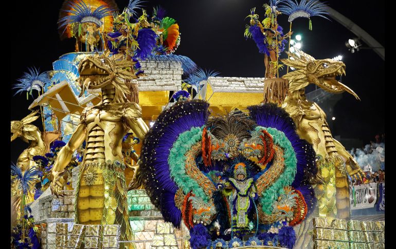 Un homenaje a los aztecas y los mayas se desplegó en un templo prehispánico custodiado por varias serpientes emplumadas. EFE/S. Moreira