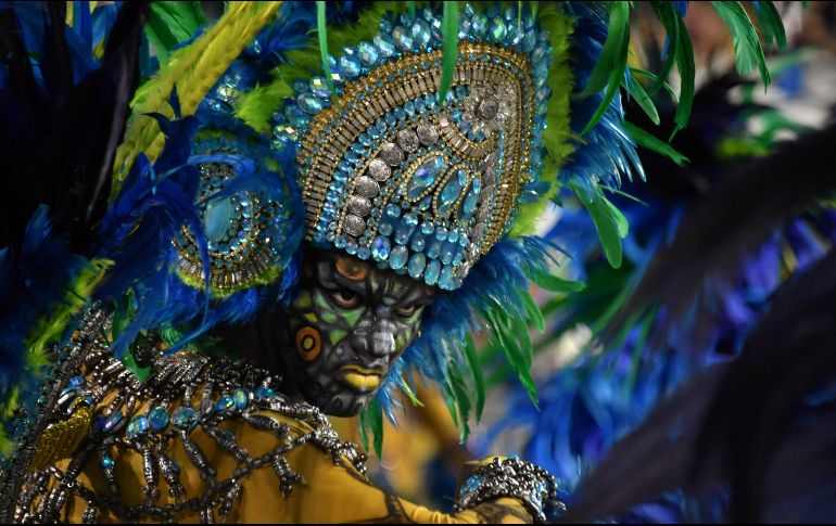 Siete escuelas del Grupo Especial de Sao Paulo recorrieron la pista del sambódromo de Anhembi entre la noche del sábado y la madrugada del domingo. AFP/N. Almeida