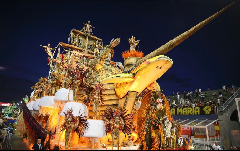 También desfiló una representación Hernán Cortés y una expedición española. AP/A. Penner