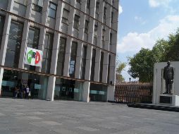 El ataúd fue entregado en la sede nacional del PRI, en el marco de la contienda electoral por la Presidencia de la República. SUN/ ARCHIVO