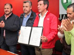 El pacto sería entregado a la Fundación Colosio, la cual tiene como objetivo la elaboración de los planes de acción del PRI. TWITTER / @HecPizano