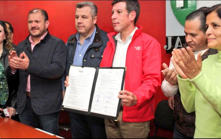 El pacto sería entregado a la Fundación Colosio, la cual tiene como objetivo la elaboración de los planes de acción del PRI. TWITTER / @HecPizano