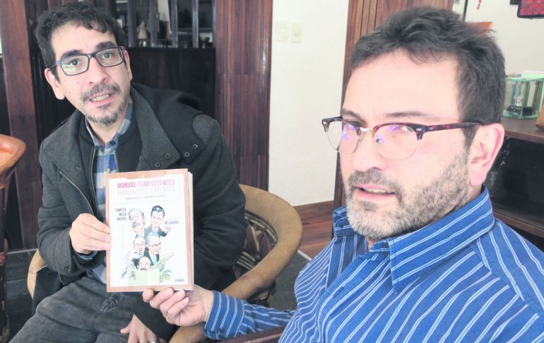 Fabrizio Mejía y Antonio Helguera. Los dos autores del texto hablaron sobre la construcción del material. EFE