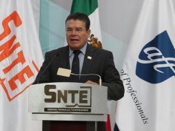 Juan Díaz de la Torre violó los estatutos del SNTE al ostentarse como presidente del sindicato tras la detención de Gordillo, argumentan. NOTIMEX/Archivo