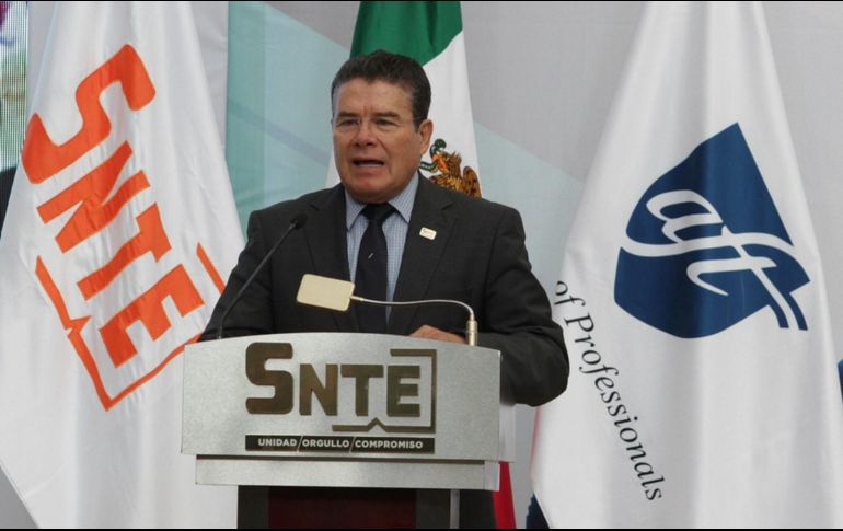 Juan Díaz de la Torre violó los estatutos del SNTE al ostentarse como presidente del sindicato tras la detención de Gordillo, argumentan. NOTIMEX/Archivo