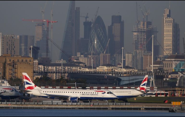 Autoridades habilitaron una zona de exclusión de 214 metros, y las propiedades ubicadas en el interior de ese área fueron evacuadas. AFP/D. Olivas