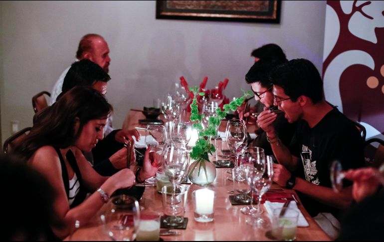 Este 14 de febrero se puede tomar como un pretexto para pasar un tiempo de calidad con las personas que queremos, sin importar el lugar donde se celebre. EL INFORMADOR/ARCHIVO