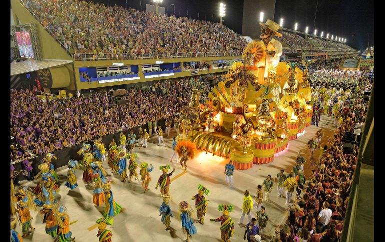 El evento se prolongó hasta la madrugada del lunes. Los más de 72 mil espectadores se congregaron en el Sambódromo vibraron hasta el alba.