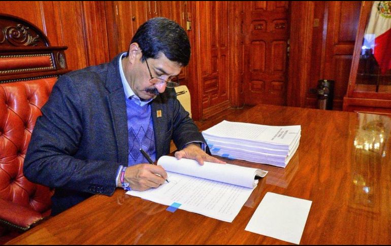 Corral explicó que el gobierno de Chihuahua contraviene todos los artículos de la ley para lograr una declaratoria de inconstitucionalidad total de la misma. TWITTER / @Javier_Corral