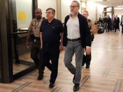 Luis Riu (c), propietario de una cadena con más de 100 hoteles en 19 países, llegó a Miami en un vuelo desde España. TWITTER