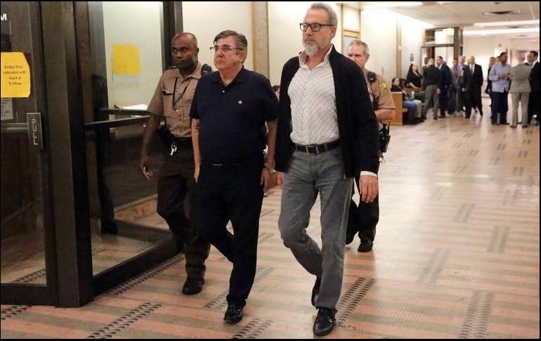 Luis Riu (c), propietario de una cadena con más de 100 hoteles en 19 países, llegó a Miami en un vuelo desde España. TWITTER