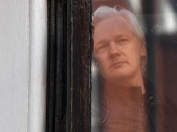 Una jueza desestimó el argumento de la defensa de Assange, de que perseguirle por violar sus condiciones de fianza no es de interés público, por lo que se sigue con la orden de aprehenderlo. AFP / ARCHIVO