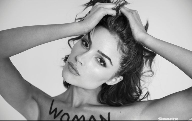 En otras de las fotografías, Culpo muestra en su cuerpo palabras como 