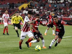 Márquez (D) fue titular en la defensa atlista. El Káiser celebra hoy 39 años. EL INFORMADOR/M. A. López
