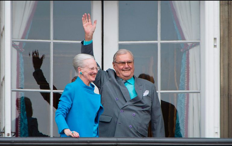 La casa real preciso que en el momento de su muerte estaba acompañado de su mujer y de sus dos hijos. AFP / ARCHIVO
