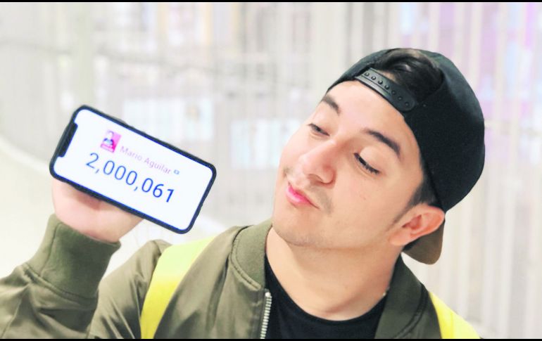 Mario Aguilar. El comediante es uno de los youtubers con mayor aceptación, en la imagen muestra sus dos millones de seguidores en YouTube. ESPECIAL