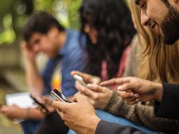 Las personas entre 26 y 30 años son las que más usan aplicaciones para ligar. EFE/A. Cruz